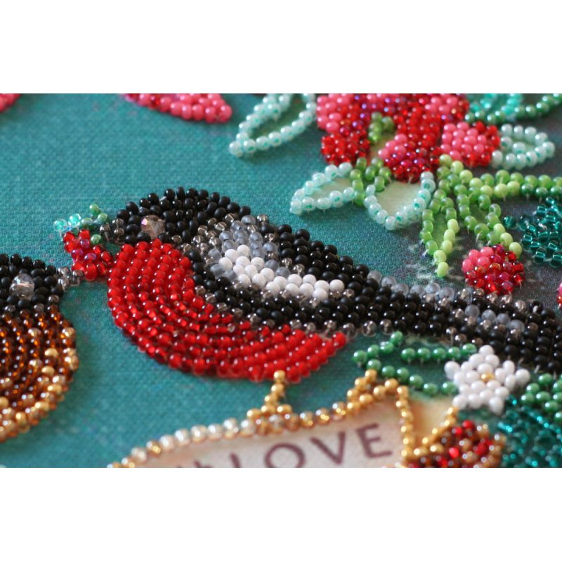 Mid-sized bead embroidery kit Would you like a berry?