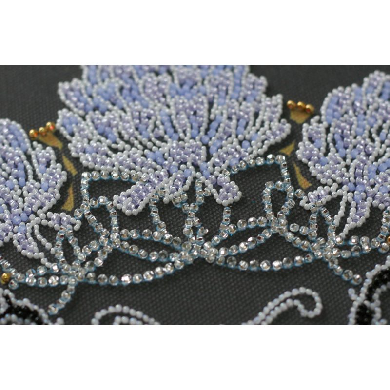 Main Bead Embroidery Kit Bee in clover