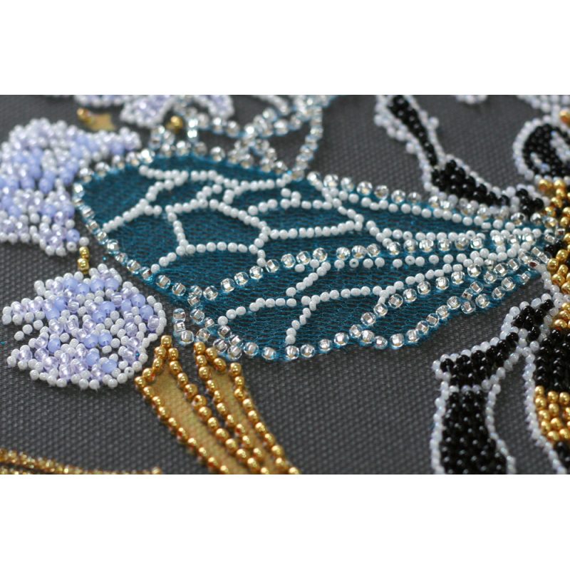 Main Bead Embroidery Kit Bee in clover