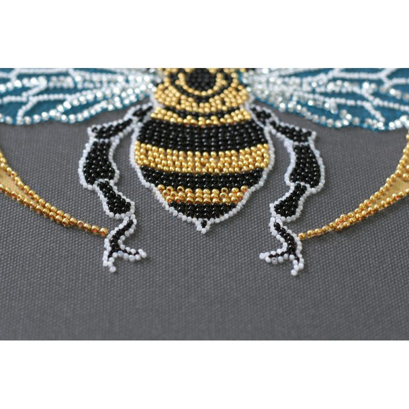 Main Bead Embroidery Kit Bee in clover