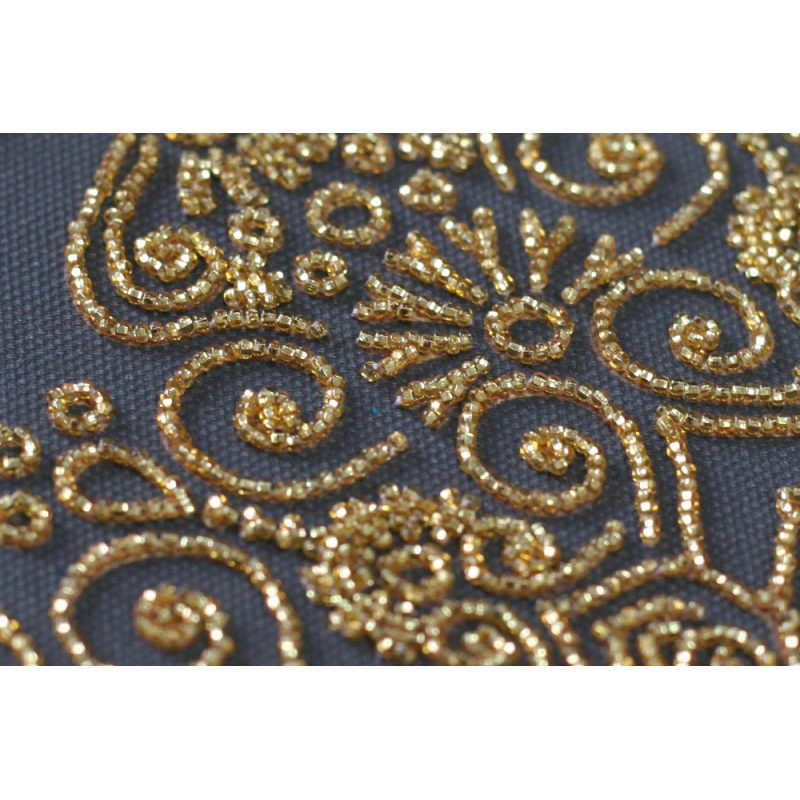 Main Bead Embroidery Kit Bee in clover