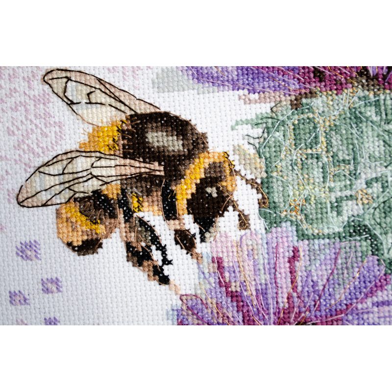 Cross-stitch kits Hunting for nectar