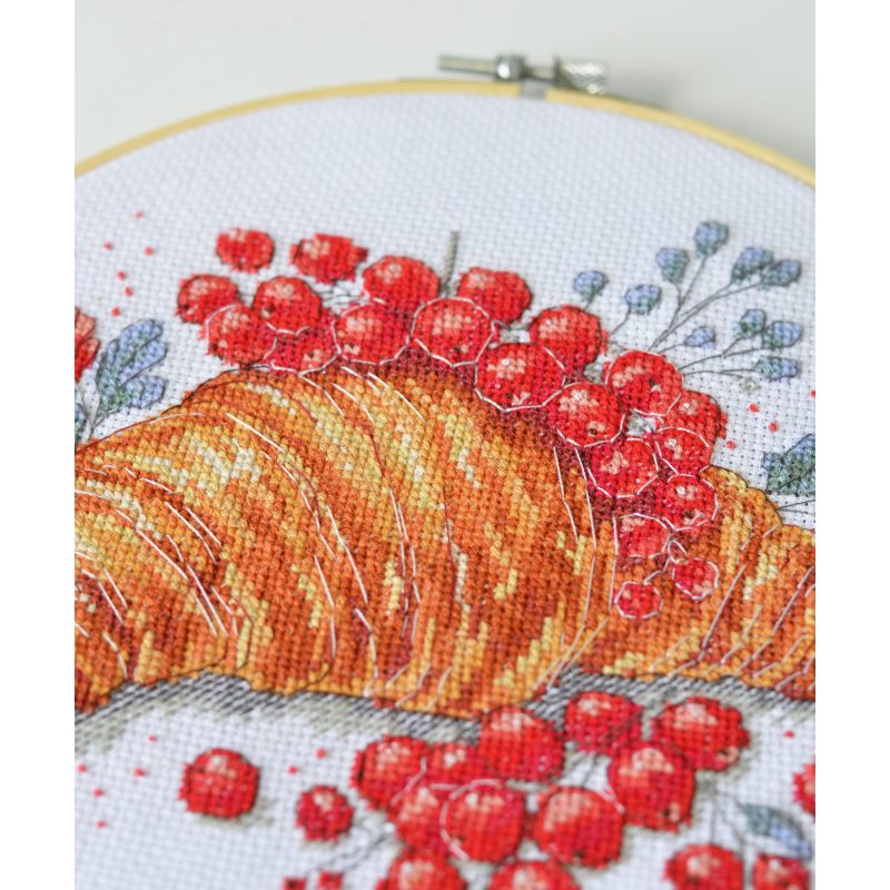 Cross-stitch kits Redcurrant Croissant