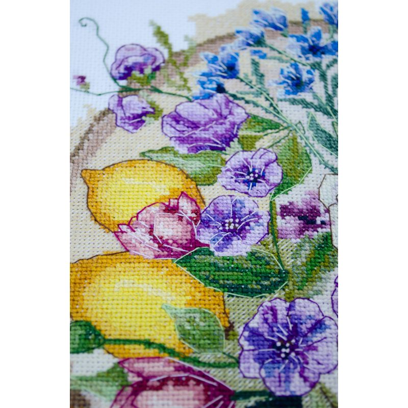 Cross-stitch kits A floral moment