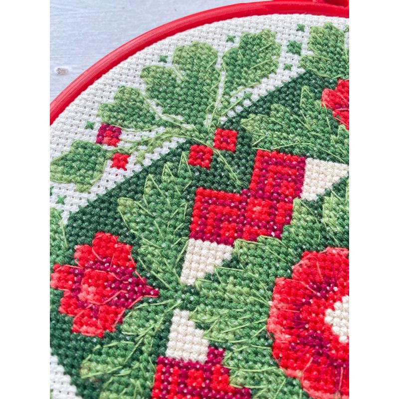 Cross-stitch kits Traditional motif
