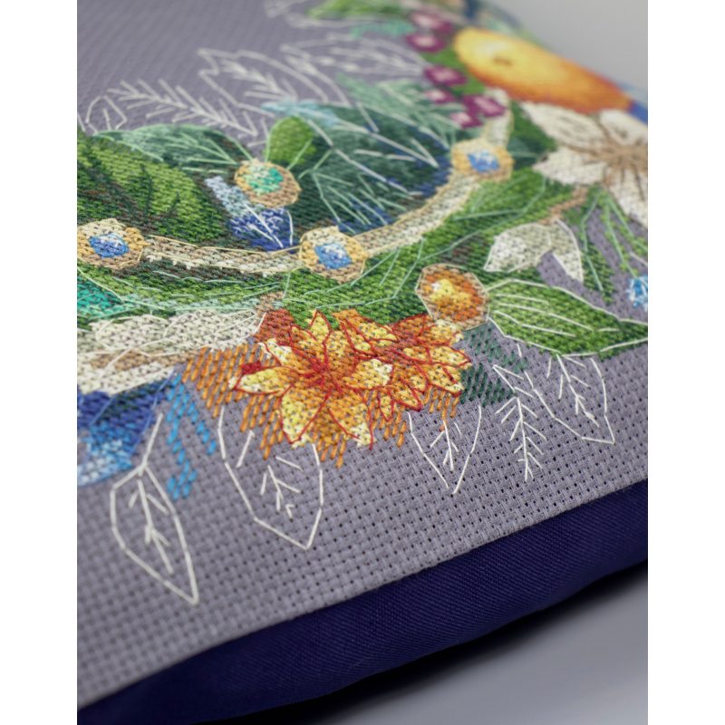 Cross-stitch kits An exquisite holiday