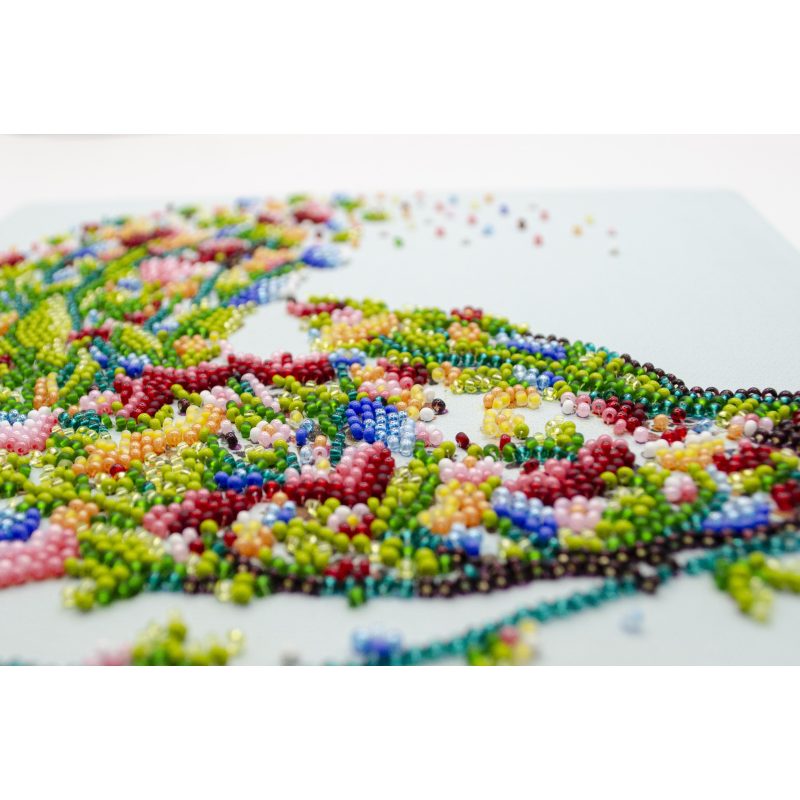 Mid-sized bead embroidery kit A singing bird
