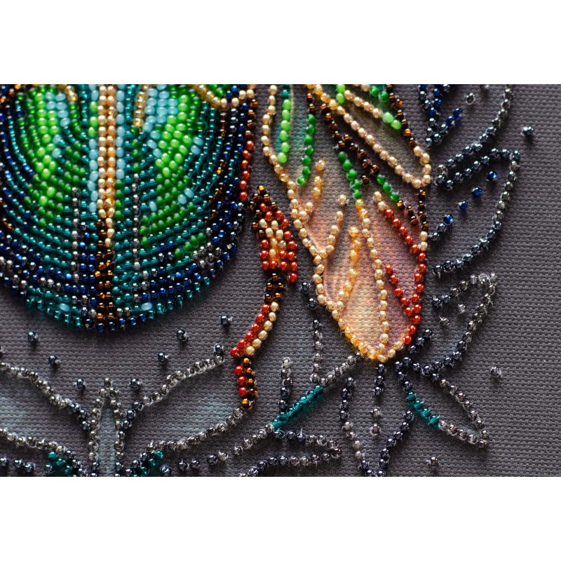 Mid-sized bead embroidery kit Emerald beetle
