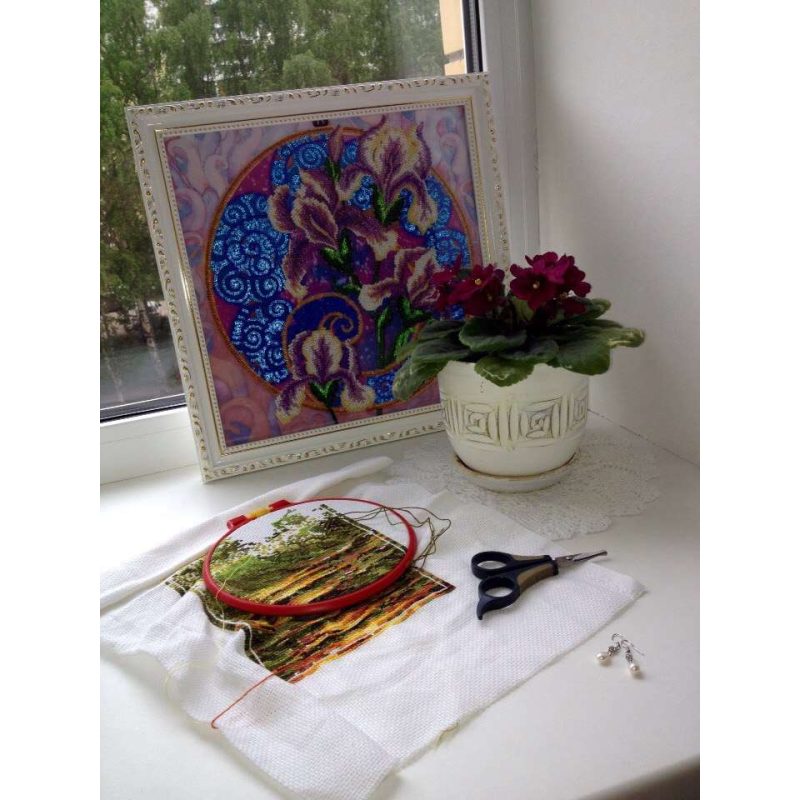 Charts on artistic canvas Singing irises