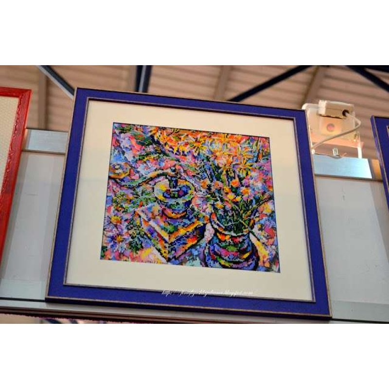 Charts on artistic canvas Сamomiles and coffee