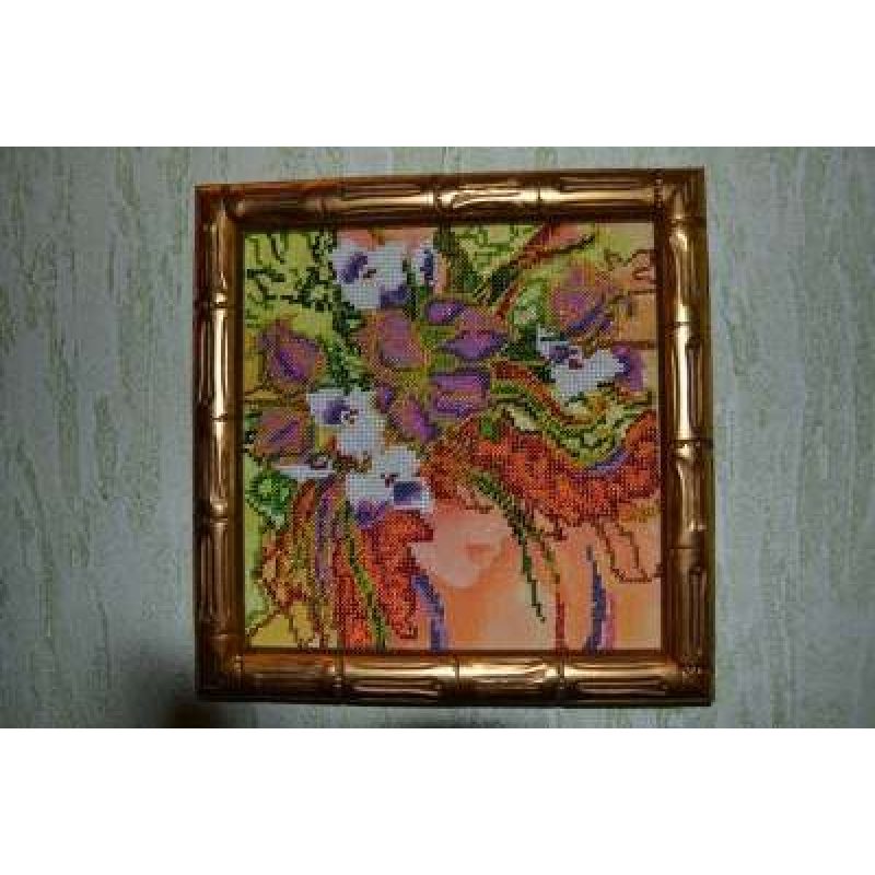 Charts on artistic canvas Autumn Girl