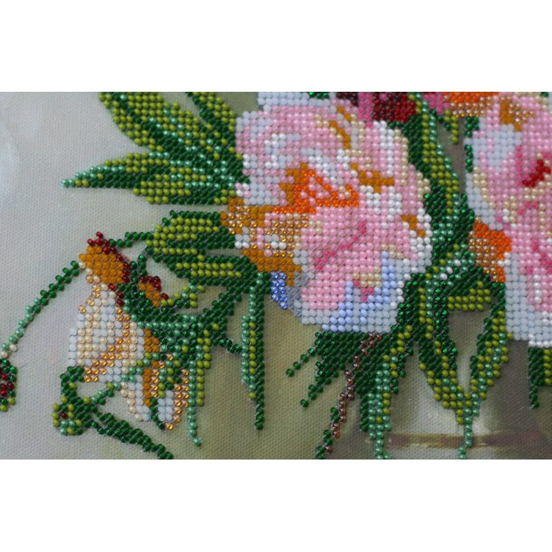 Main Bead Embroidery Kit Cream bunch