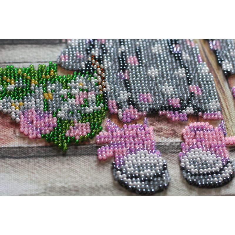 Main Bead Embroidery Kit Having a dessert