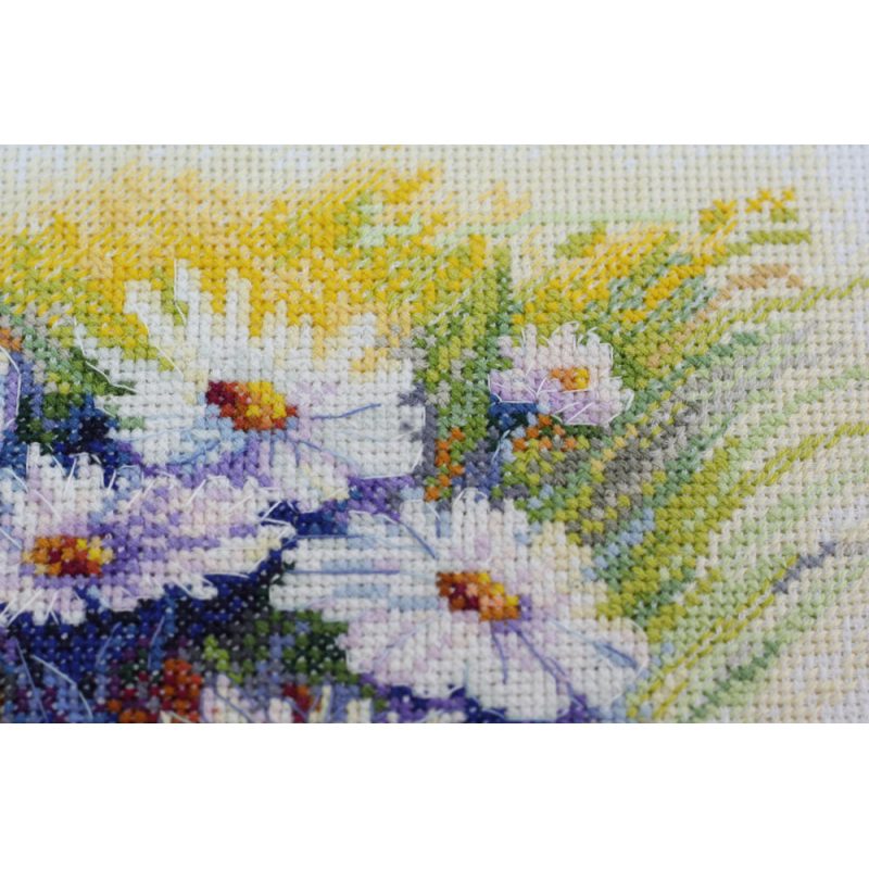 Cross-stitch kits Watercolour camomiles