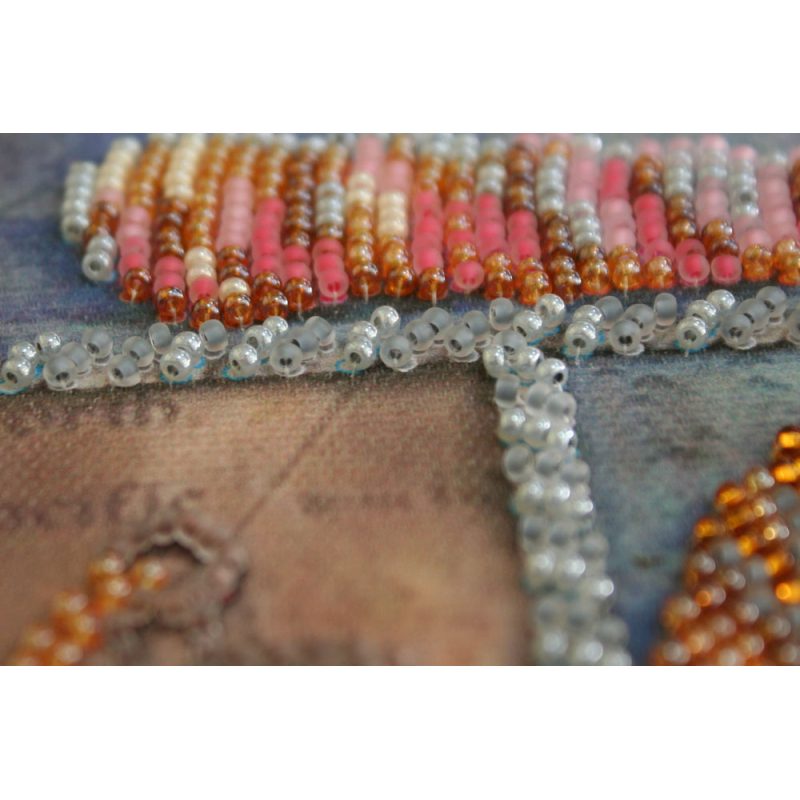 Mid-sized bead embroidery kit Seven seas