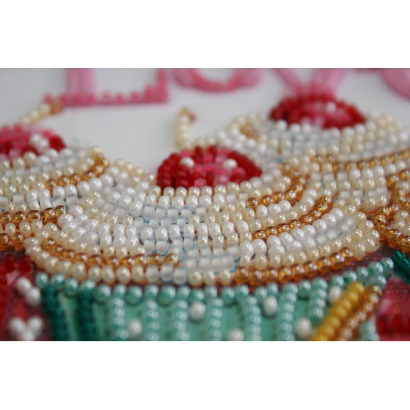 Mid-sized bead embroidery kit Baked with love