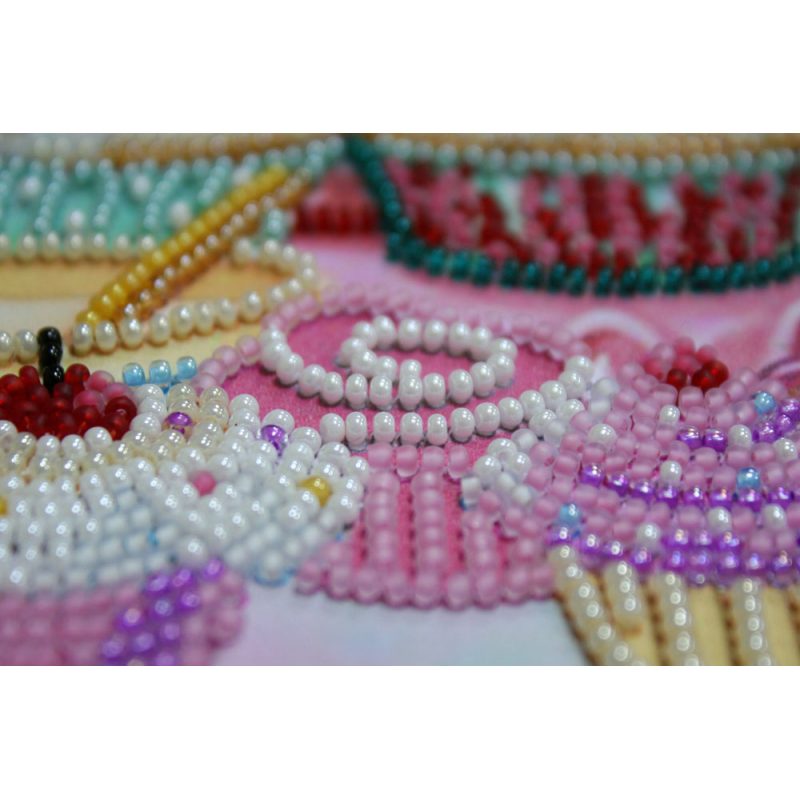 Mid-sized bead embroidery kit Baked with love