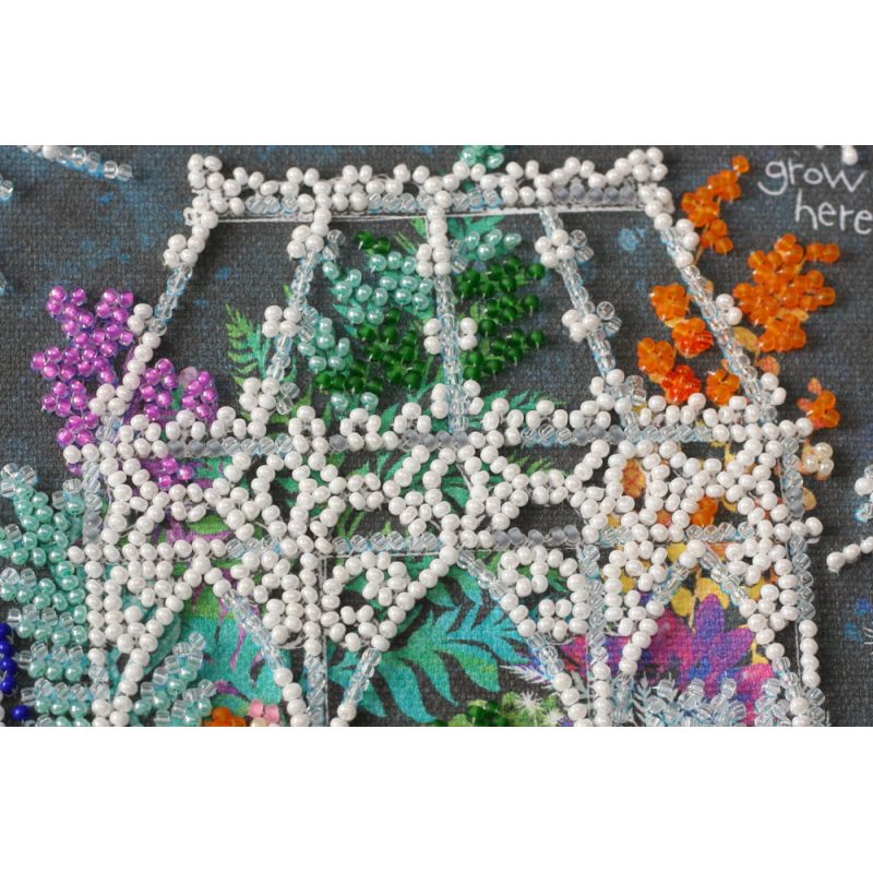 Mid-sized bead embroidery kit The cradle of dreams