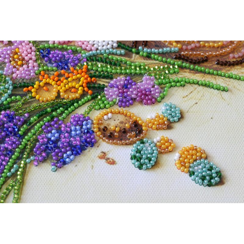 Mid-sized bead embroidery kit First flowers