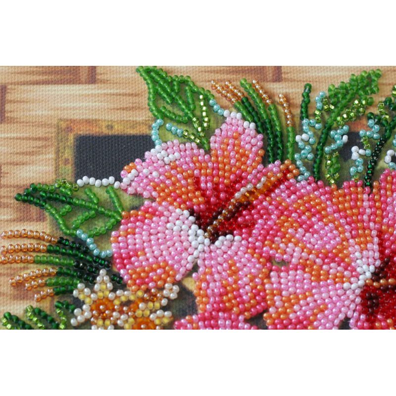 Mid-sized bead embroidery kit Tanzanian flowers