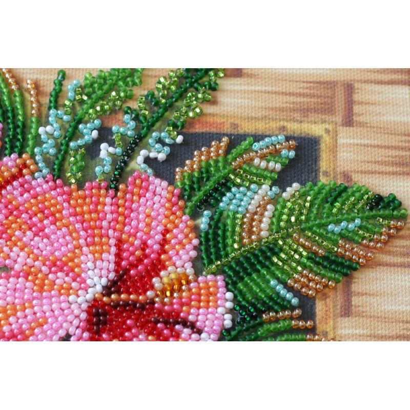 Mid-sized bead embroidery kit Tanzanian flowers