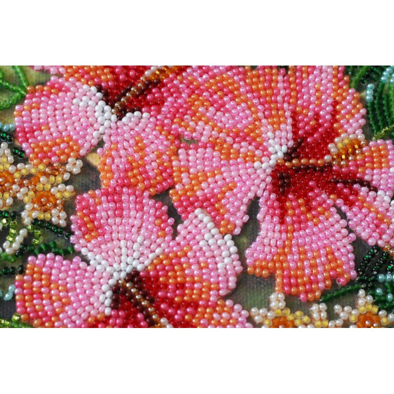 Mid-sized bead embroidery kit Tanzanian flowers